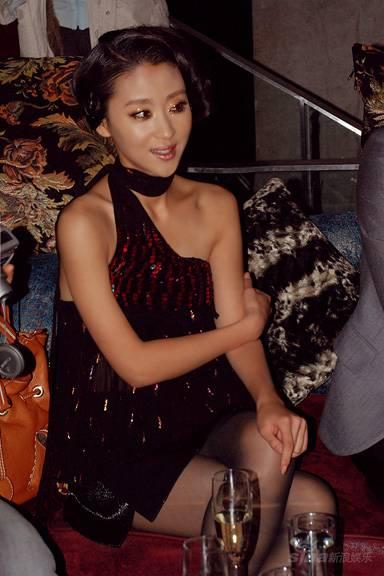苗圃惊艳亮相时尚晚会 凤凰女变身复古芭比(图)